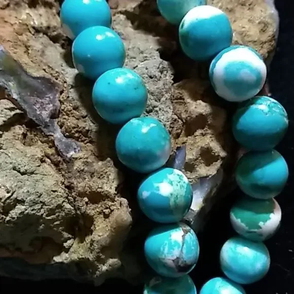 Turquoise beaded necklace - Picture 2 of 4
